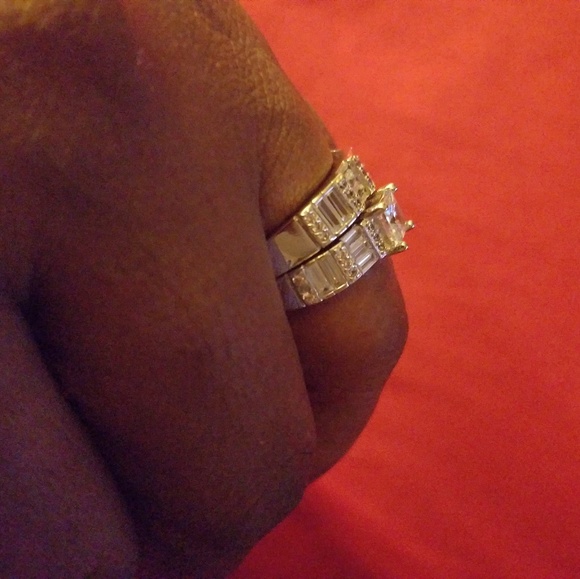 Ring - Picture 3 of 7